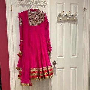 Elegant Women's anarkali in Pink and Gold